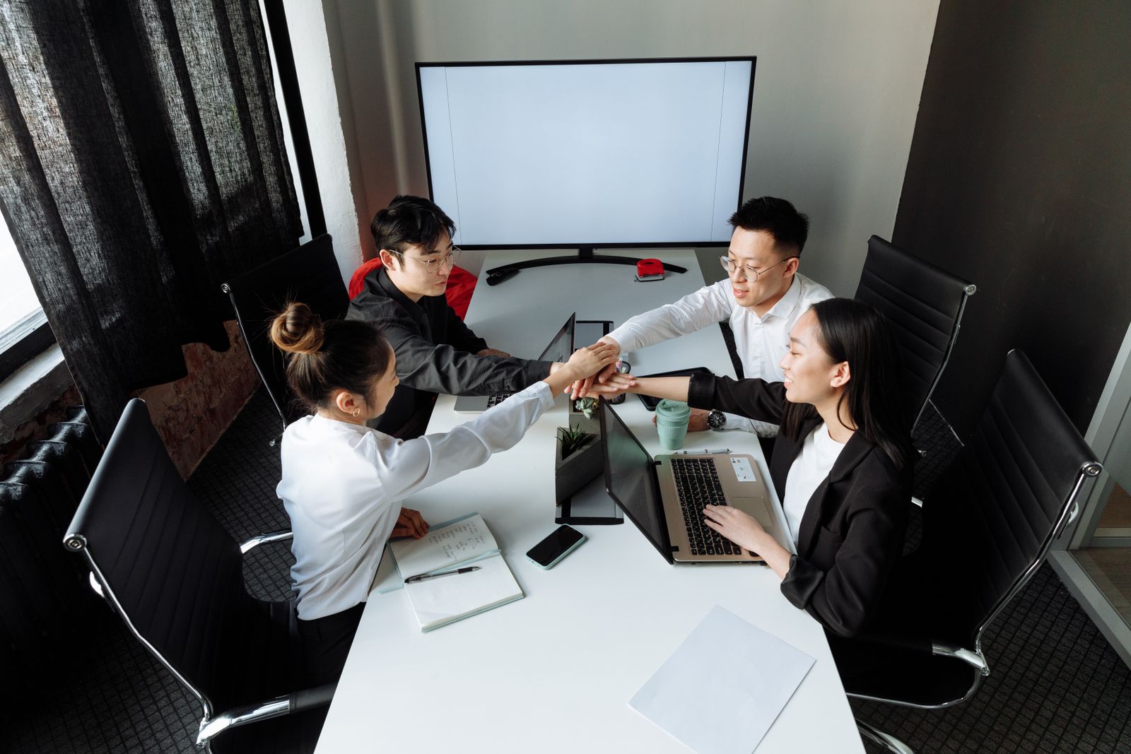 Ảnh stock minh họa trao đổi và làm việc tại doanh nghiệp